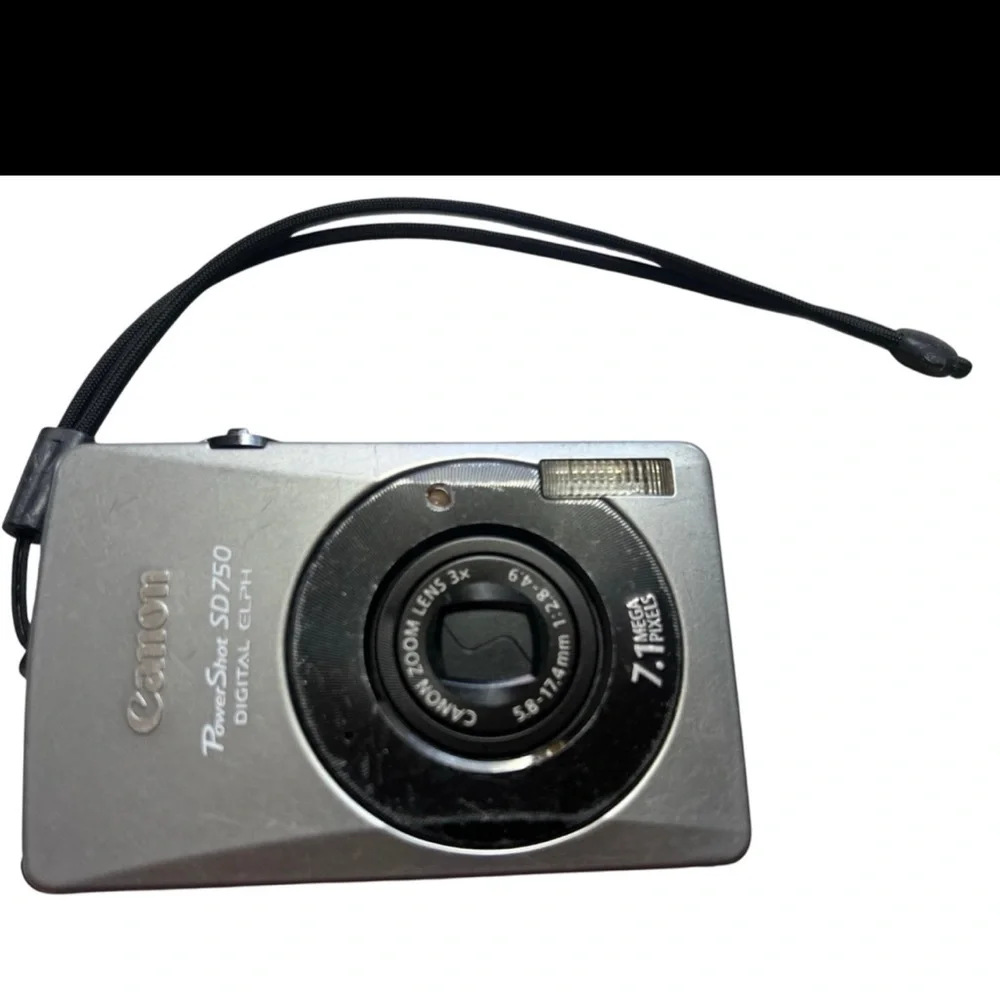 Canon PowerShot SD750 DIGITAL ELPH; Complete in original box